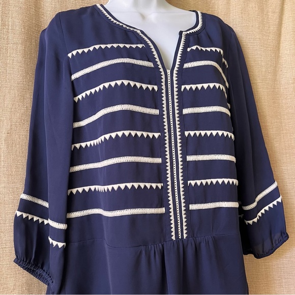 Vineyard Vines silk embroidered 3/4 tunic lined so pretty!! Like new 6 navy blue - Picture 2 of 6